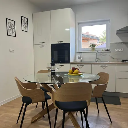 Apartman F&F 2 Otocac Exterior photo