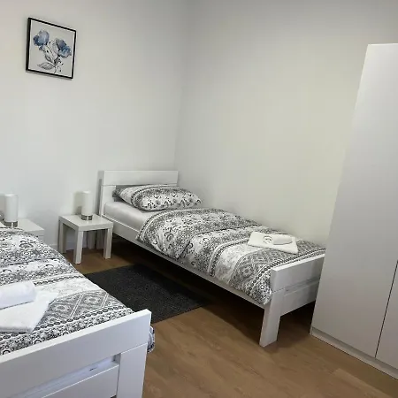 Apartman F&F 2 Otocac Exterior photo