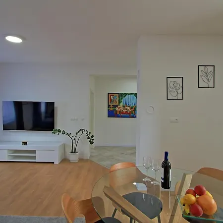 Apartman F&F 2 Otocac Exterior photo